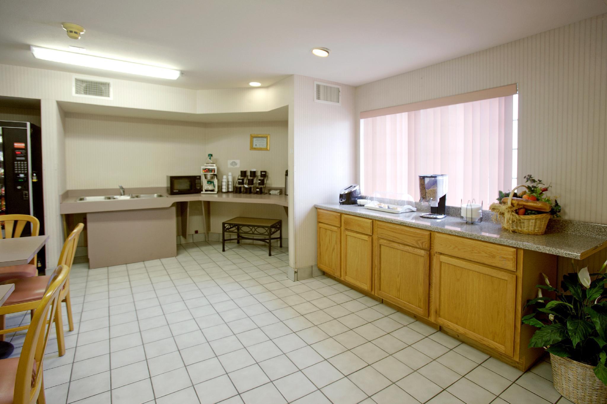 Americas Best Value Inn Addison Restaurant photo